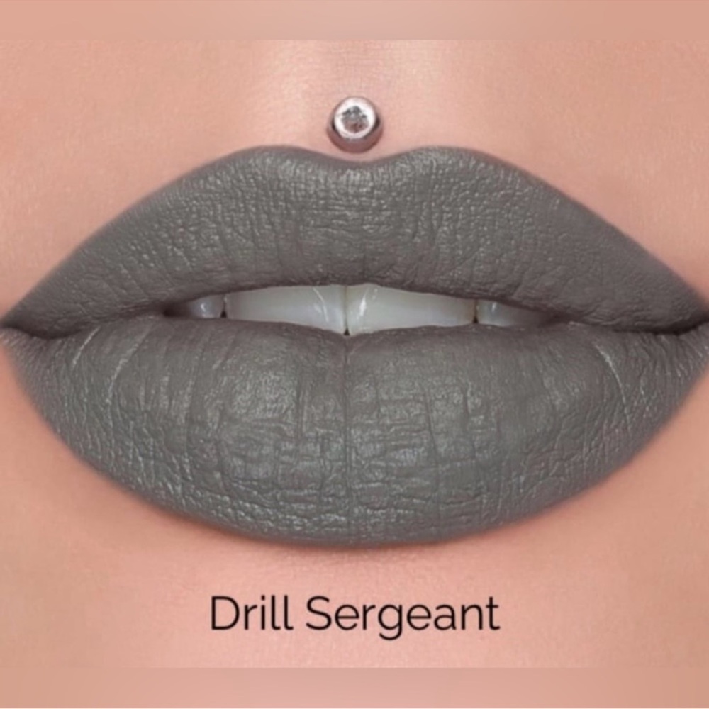 Jeffree Star Drill Sergeant velvet trap lipstick Grey Matte